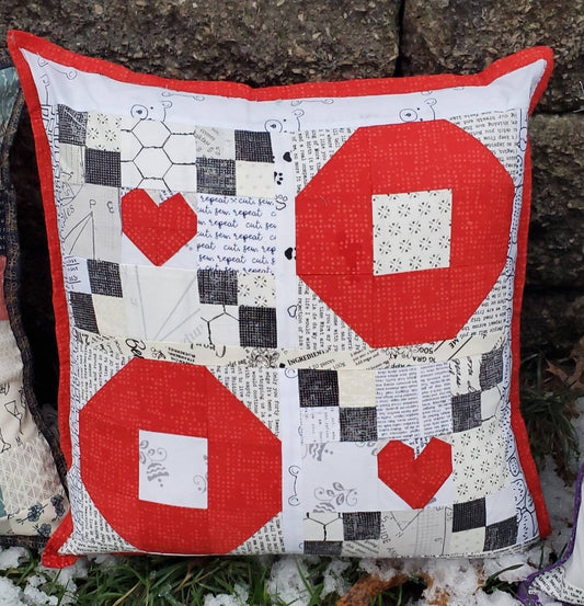 XOXO Hugs & Kisses Pillow Cover PDF Pattern - Instant Download